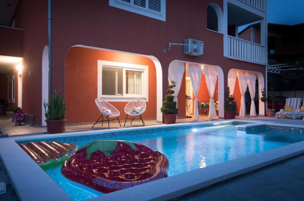 Villa J&J Apartments Residence With Swimming Pool Podstrana Eksteriør bilde