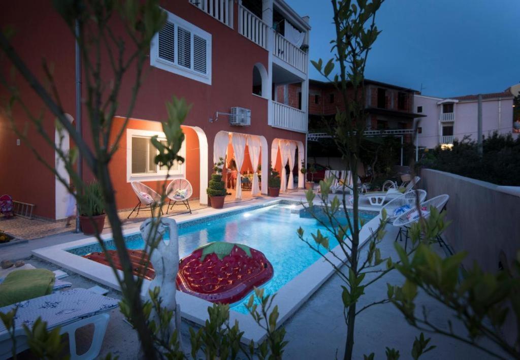 Villa J&J Apartments Residence With Swimming Pool Podstrana Eksteriør bilde