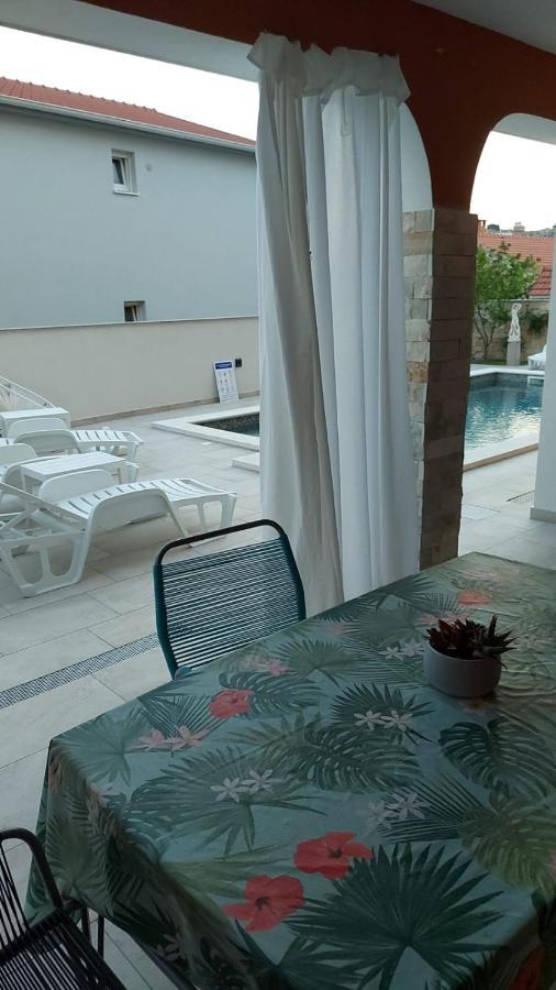 Villa J&J Apartments Residence With Swimming Pool Podstrana Eksteriør bilde